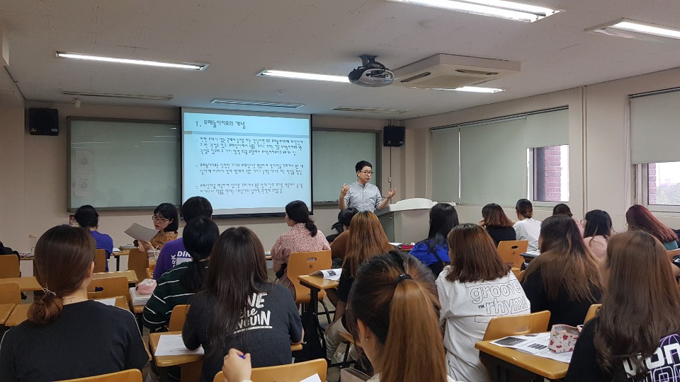 2019년 5월 16일 모래놀이치료특강을 실시하였습니다